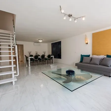 Ab - The Princess Castle Triplex Apartman Ljubljana