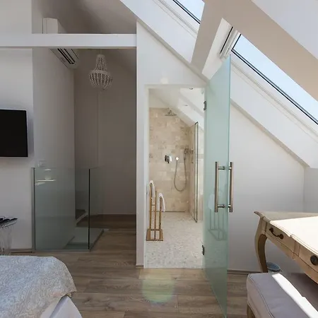 Ab - The Princess Castle Triplex