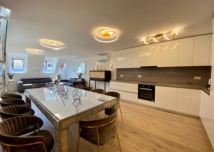 Ab - The Princess Castle Triplex Apartment *